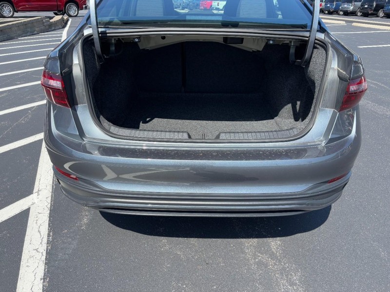 Volkswagen Jetta Vehicle Image 04