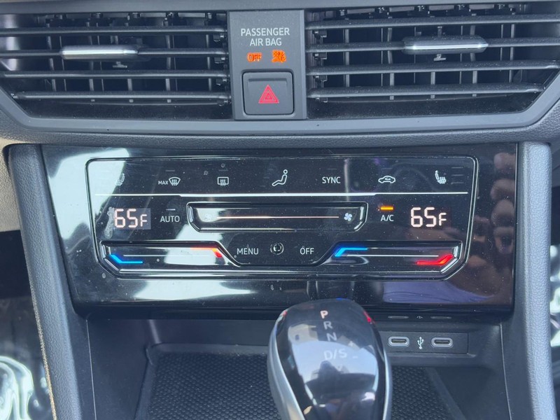 Volkswagen Jetta Vehicle Image 13