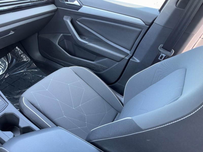 Volkswagen Jetta Vehicle Image 14