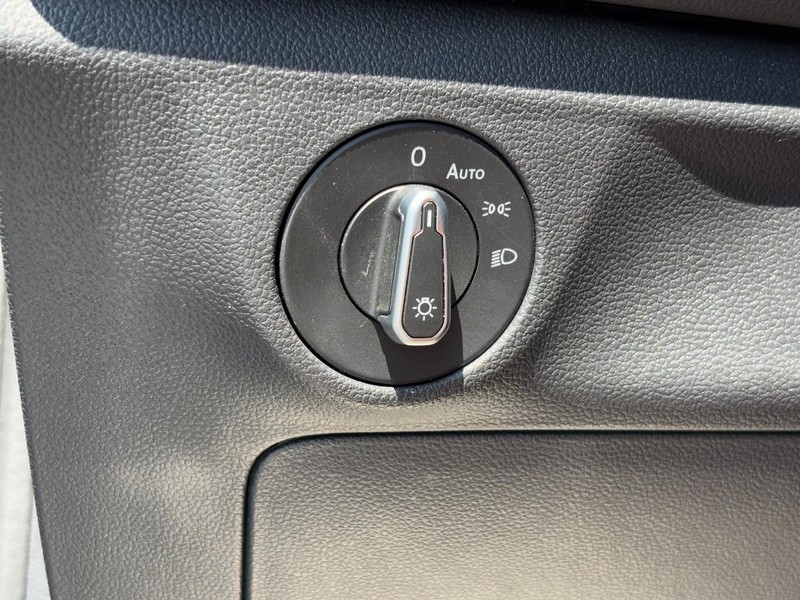 Volkswagen Jetta Vehicle Image 15
