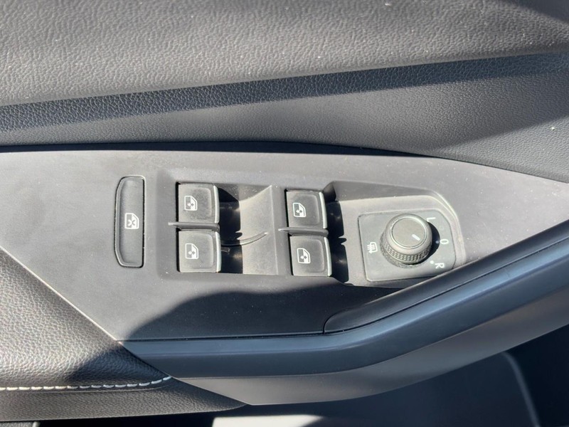 Volkswagen Jetta Vehicle Image 21