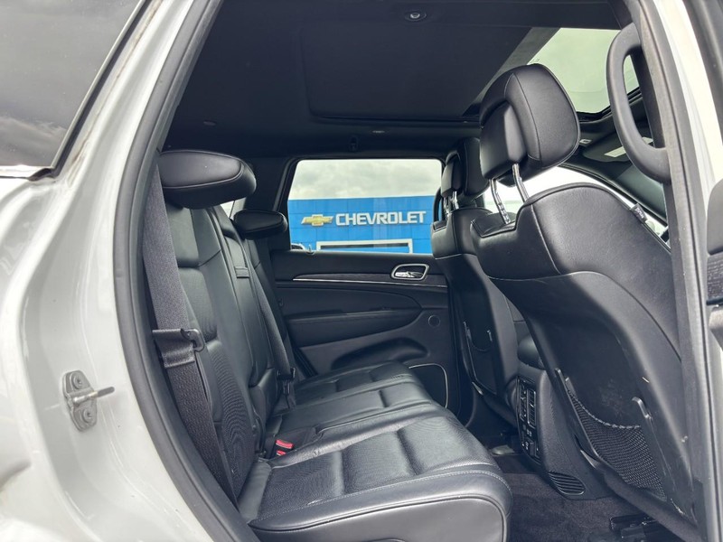 Jeep Grand Cherokee Vehicle Image 10