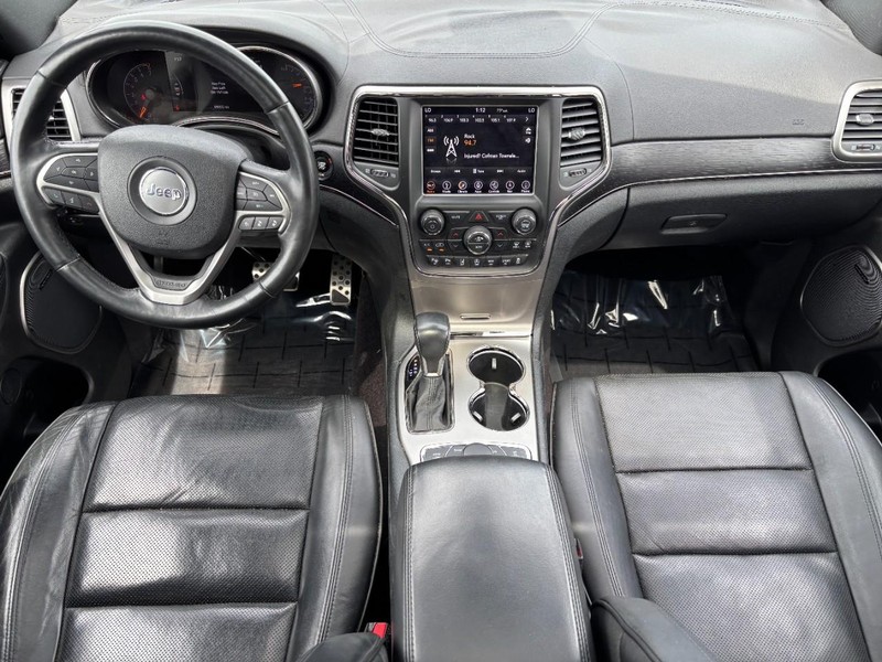 Jeep Grand Cherokee Vehicle Image 11