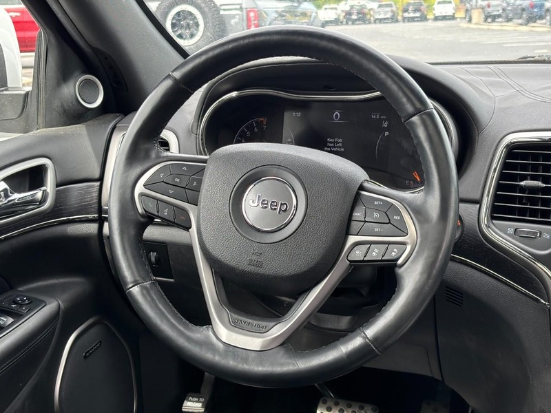 Jeep Grand Cherokee Vehicle Image 12