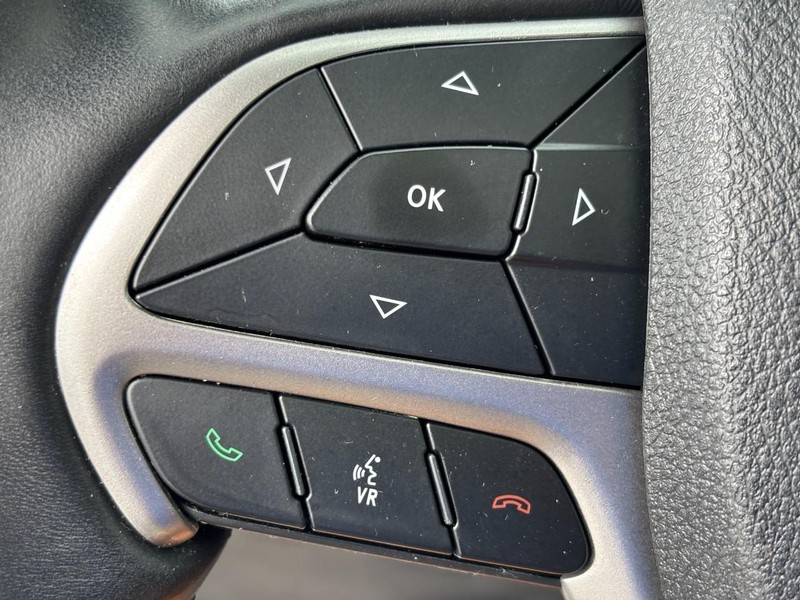 Jeep Grand Cherokee Vehicle Image 17