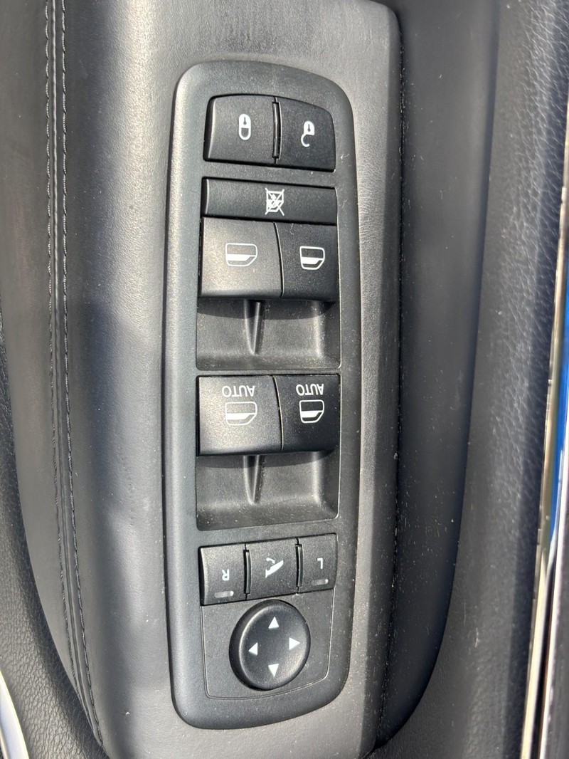 Jeep Grand Cherokee Vehicle Image 25