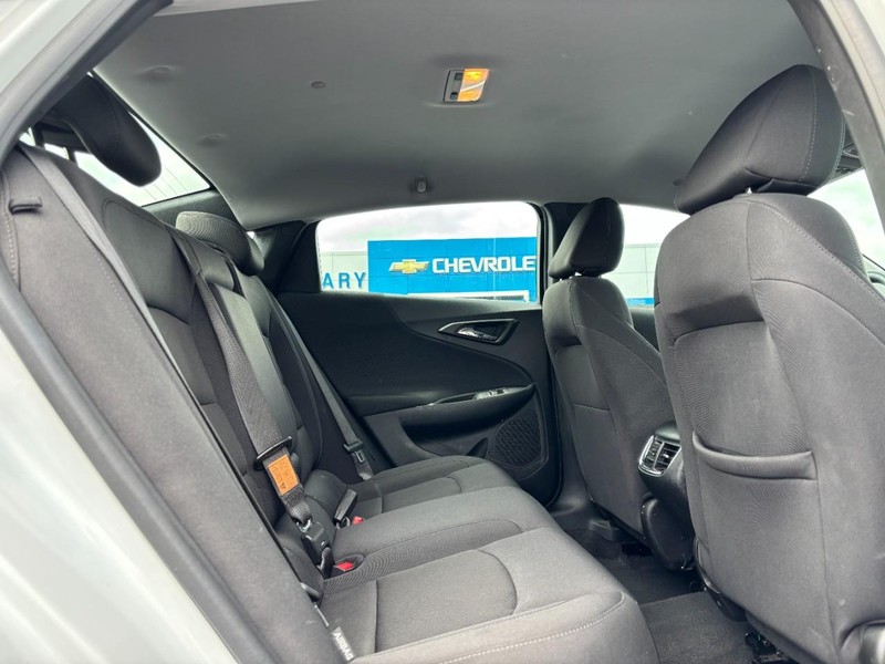 Chevrolet Malibu Vehicle Image 10