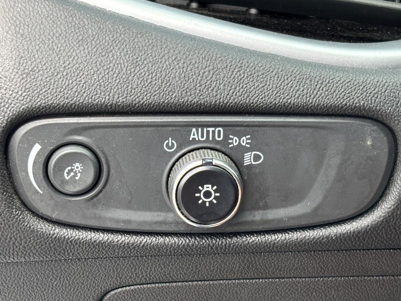 Chevrolet Malibu Vehicle Image 16