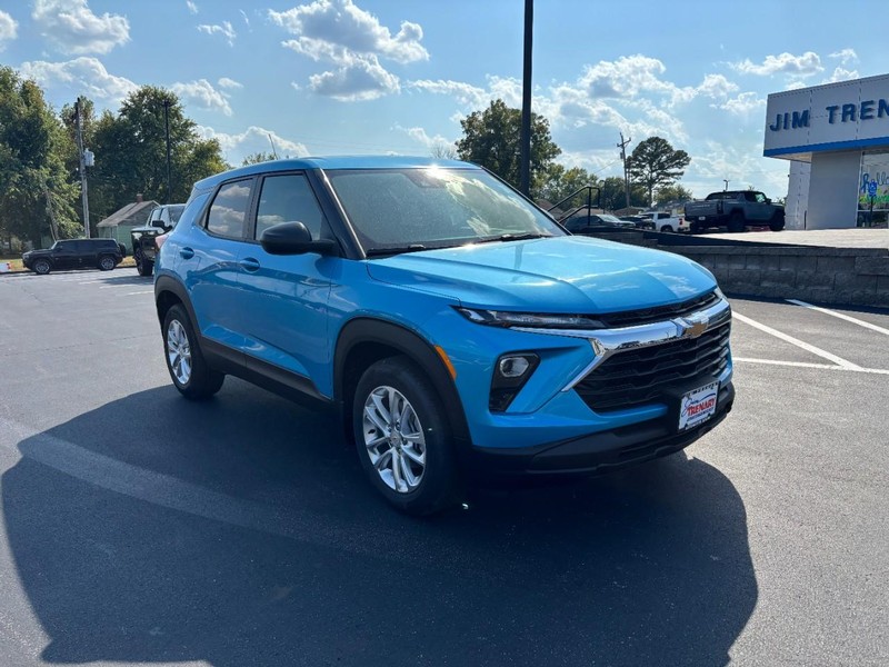 Chevrolet TrailBlazer Vehicle Image 02