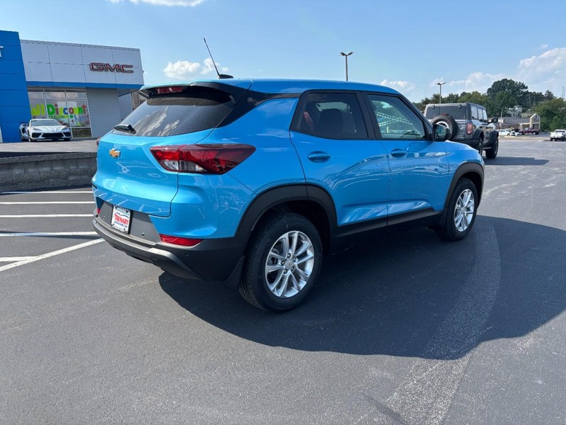Chevrolet TrailBlazer Vehicle Image 04