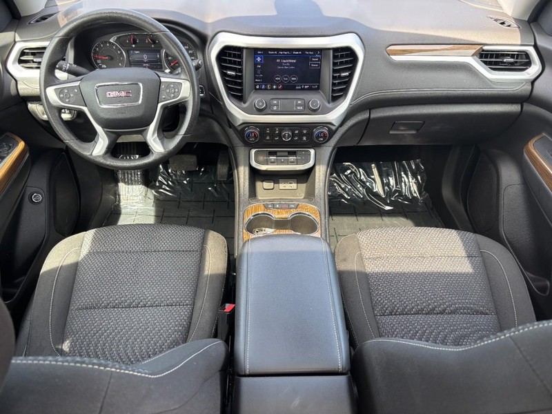GMC Acadia Vehicle Image 12