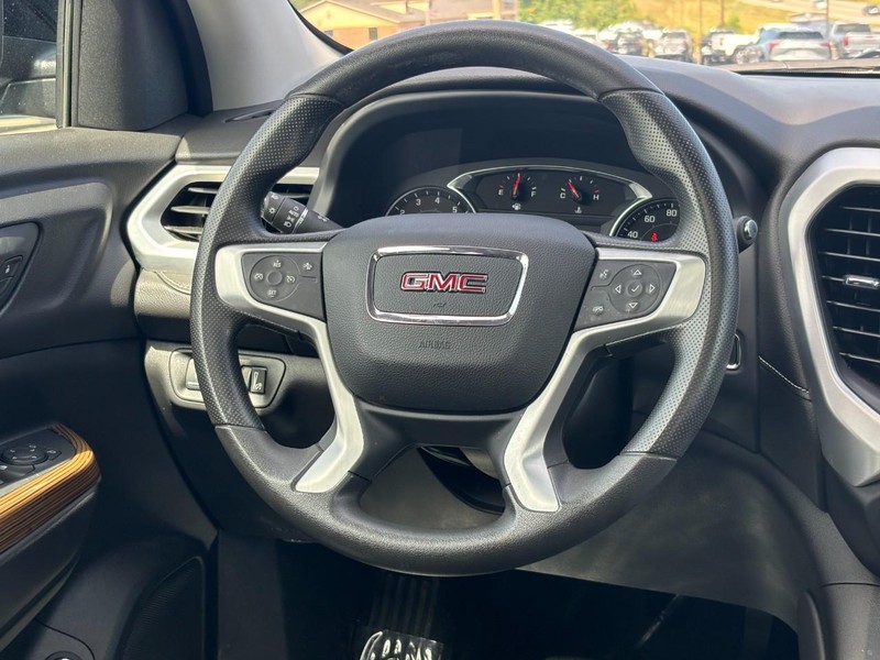 GMC Acadia Vehicle Image 13