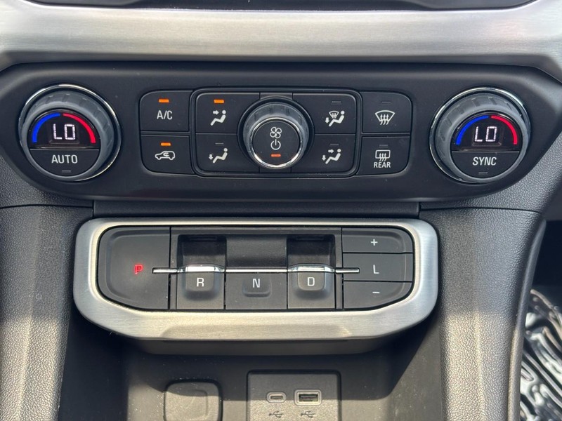 GMC Acadia Vehicle Image 15