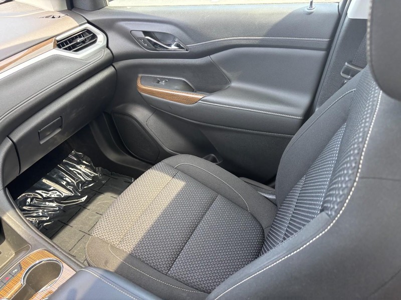 GMC Acadia Vehicle Image 16
