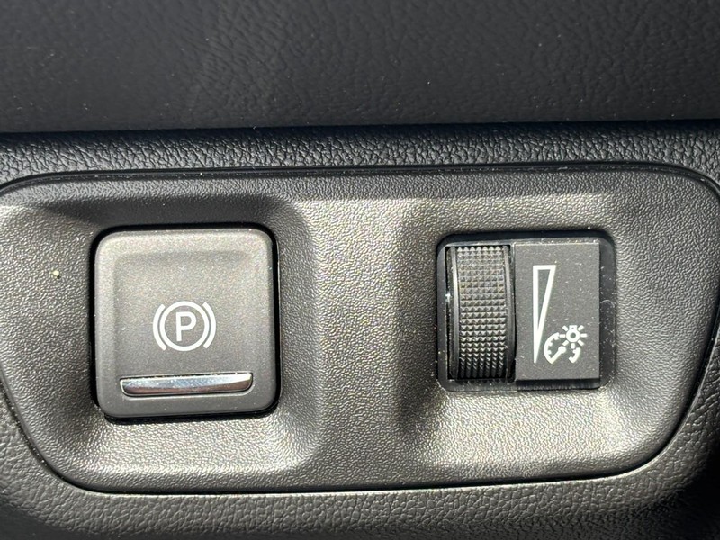 GMC Acadia Vehicle Image 17
