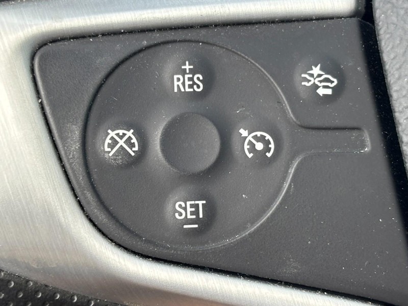 GMC Acadia Vehicle Image 18