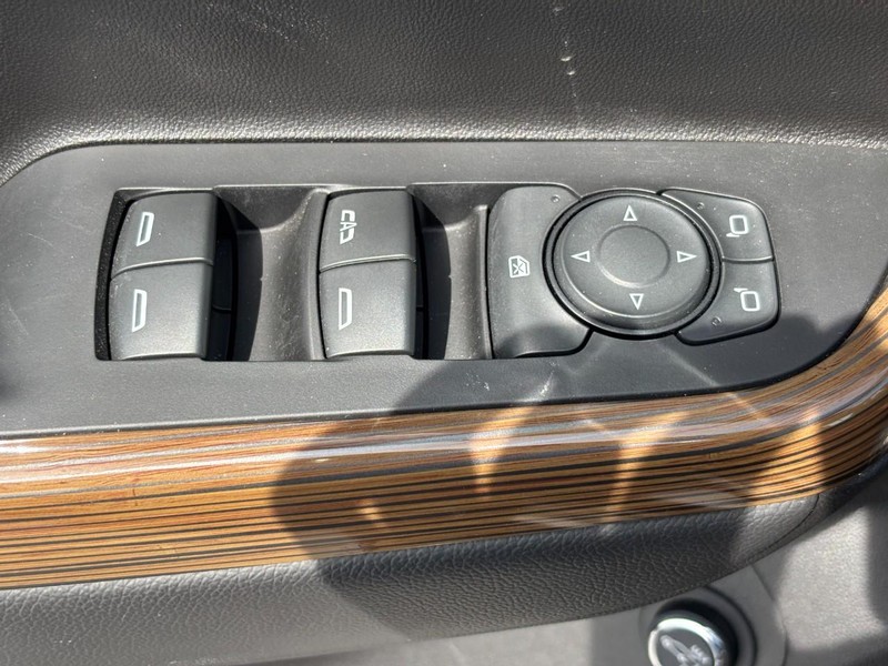 GMC Acadia Vehicle Image 25