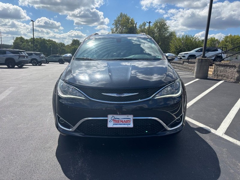 Chrysler Pacifica Vehicle Image 09