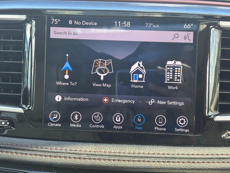 Chrysler Pacifica Vehicle Image 14