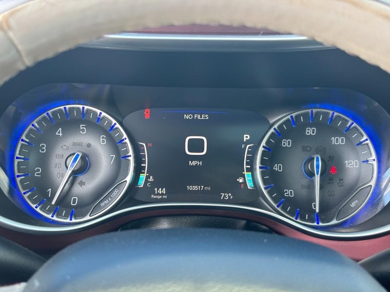Chrysler Pacifica Vehicle Image 19