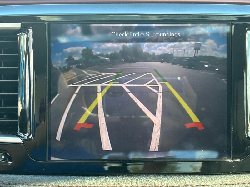 Chrysler Pacifica Vehicle Image 21