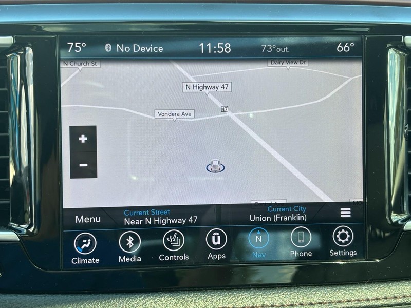 Chrysler Pacifica Vehicle Image 22