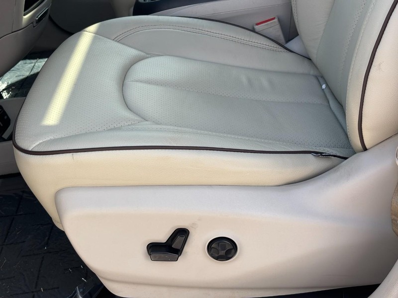 Chrysler Pacifica Vehicle Image 25
