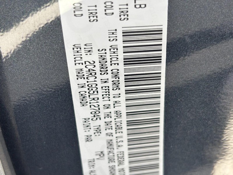 Chrysler Pacifica Vehicle Image 26