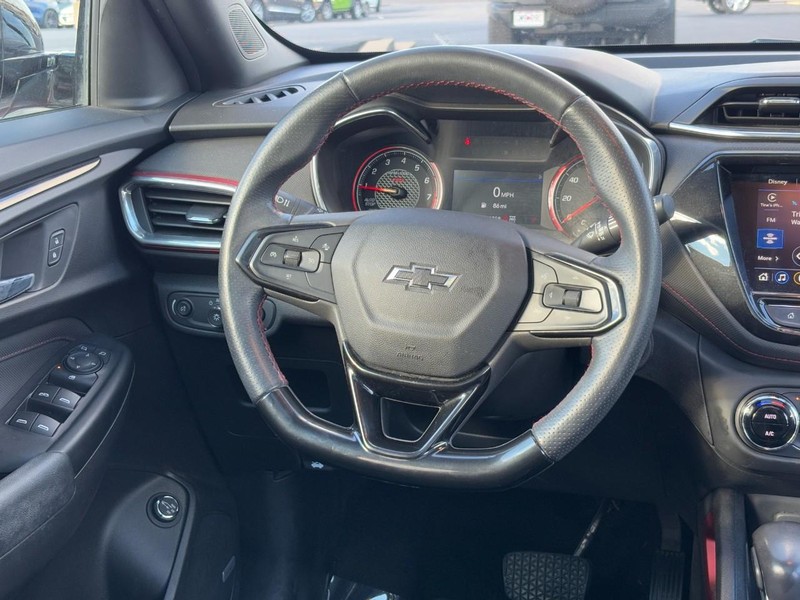 Chevrolet TrailBlazer Vehicle Image 12