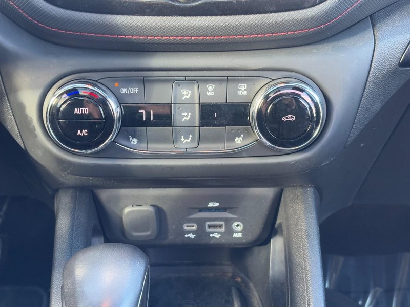 Chevrolet TrailBlazer Vehicle Image 14