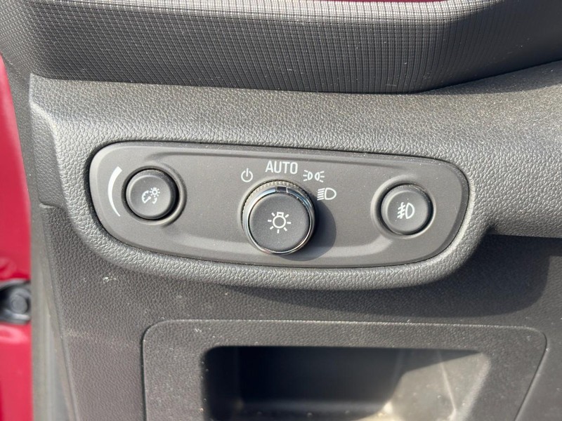 Chevrolet TrailBlazer Vehicle Image 16