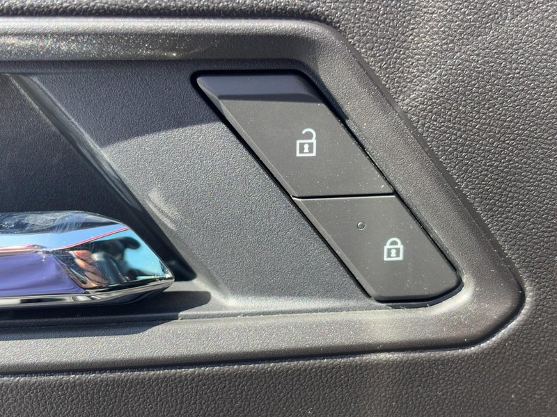 Chevrolet Colorado Vehicle Image 21