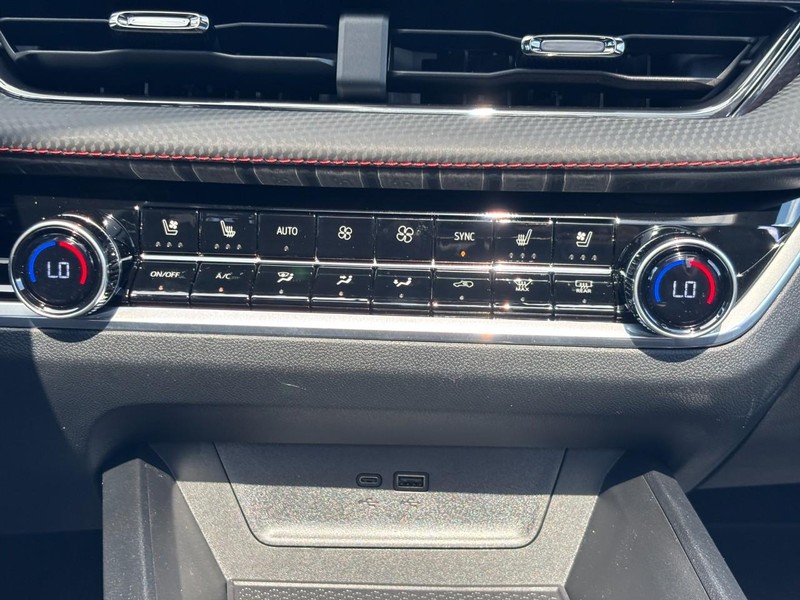 Chevrolet Equinox Vehicle Image 11