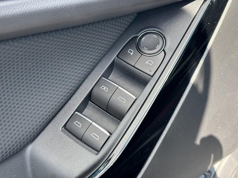 Chevrolet Equinox Vehicle Image 21