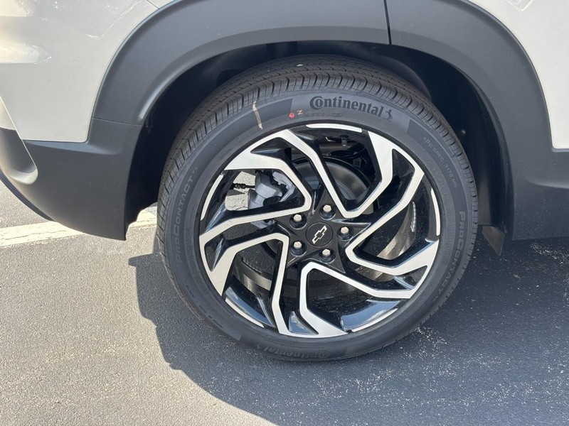 Chevrolet TrailBlazer Vehicle Image 05