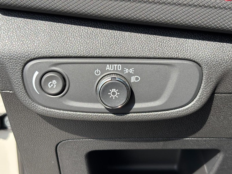 Chevrolet TrailBlazer Vehicle Image 13