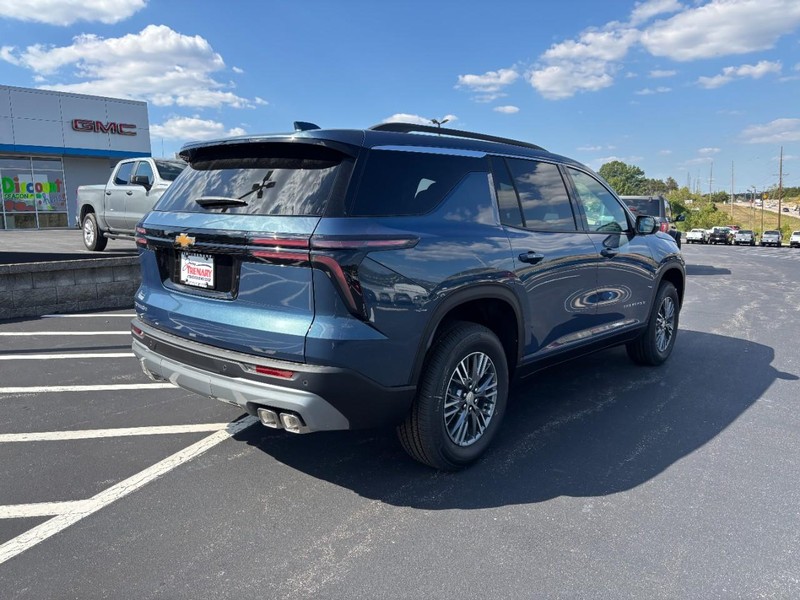 Chevrolet Traverse Vehicle Image 04