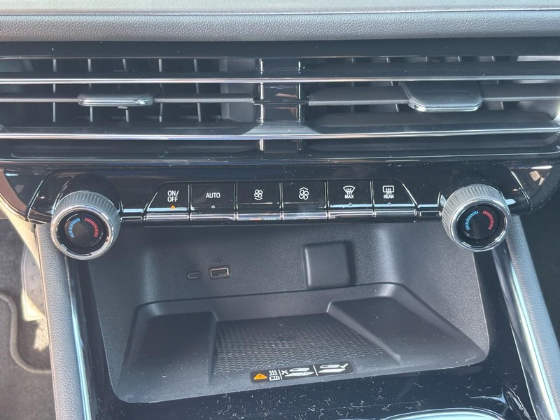 Chevrolet Traverse Vehicle Image 20