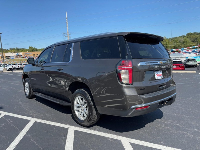 Chevrolet Suburban Vehicle Image 06