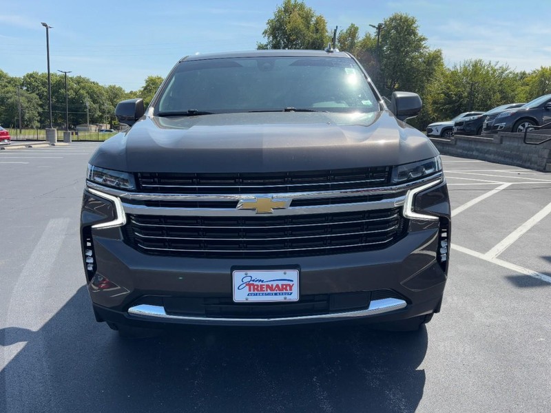 Chevrolet Suburban Vehicle Image 09