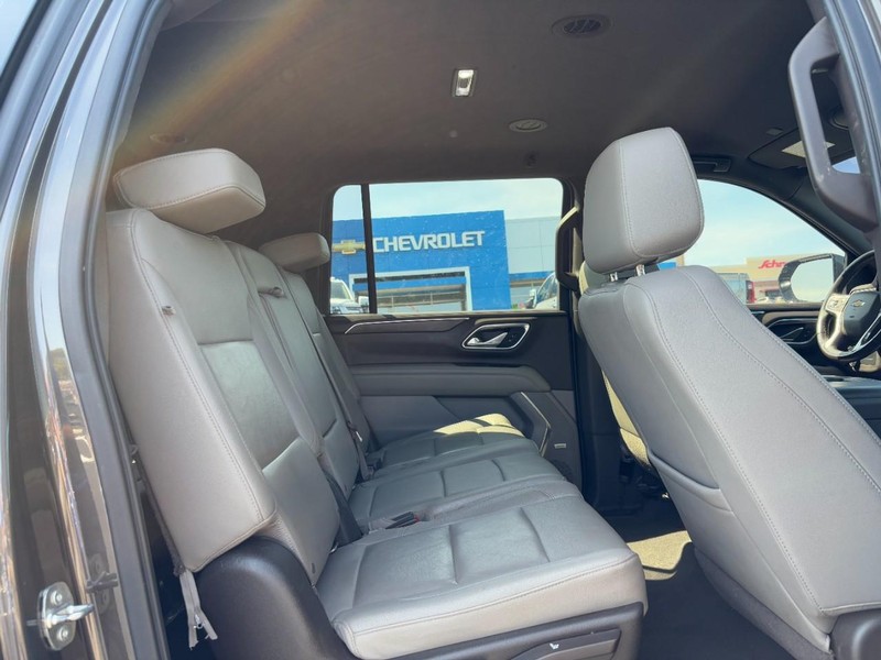 Chevrolet Suburban Vehicle Image 10
