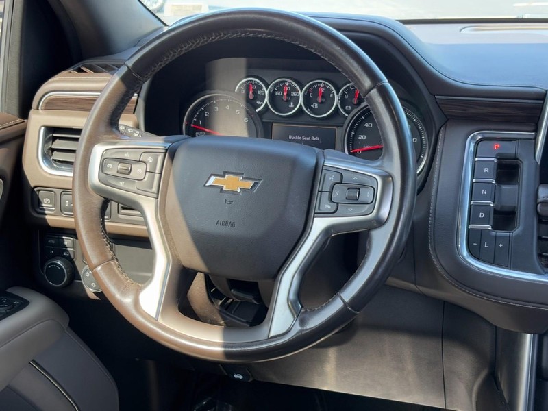 Chevrolet Suburban Vehicle Image 13