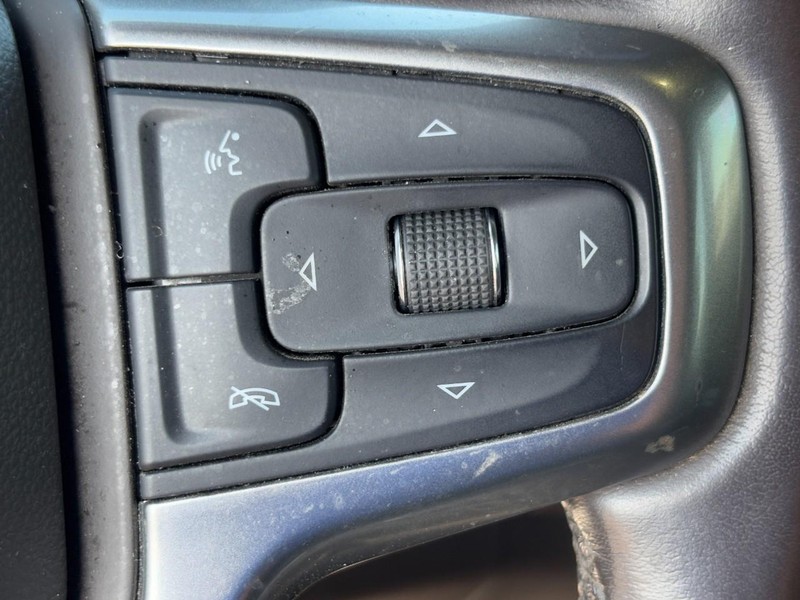 Chevrolet Suburban Vehicle Image 19