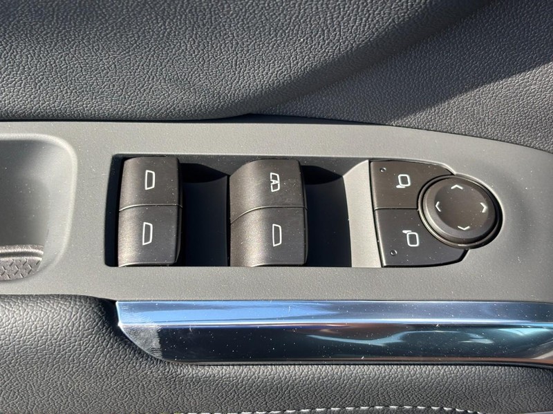 Chevrolet Traverse Vehicle Image 22