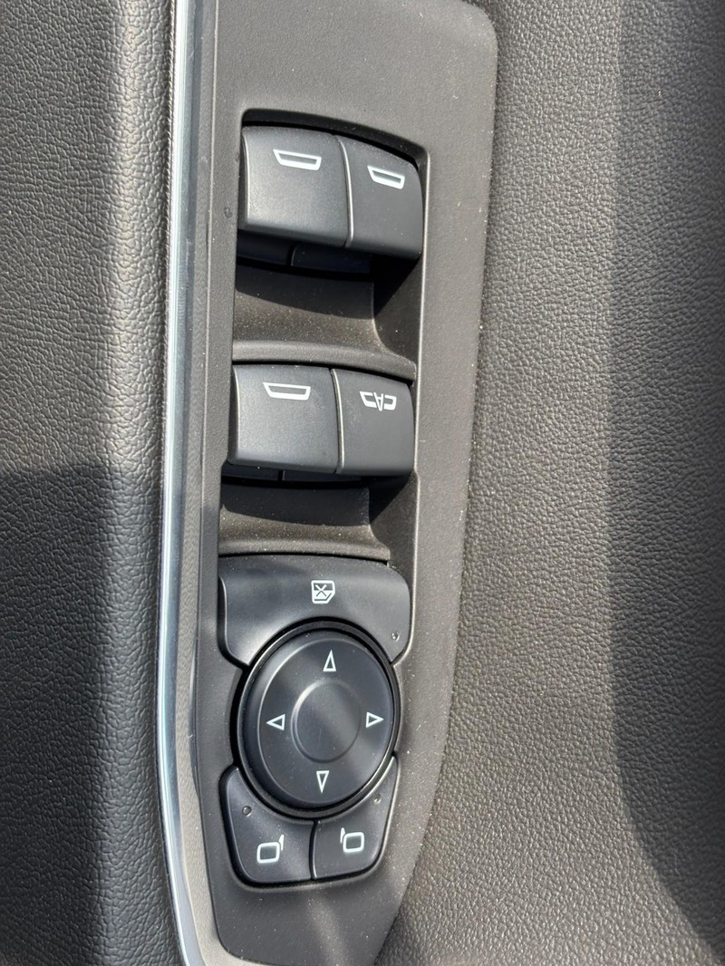 Chevrolet Silverado 1500 Vehicle Image 25