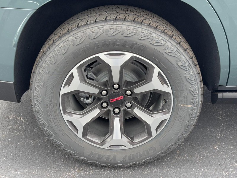 GMC Yukon Vehicle Image 05