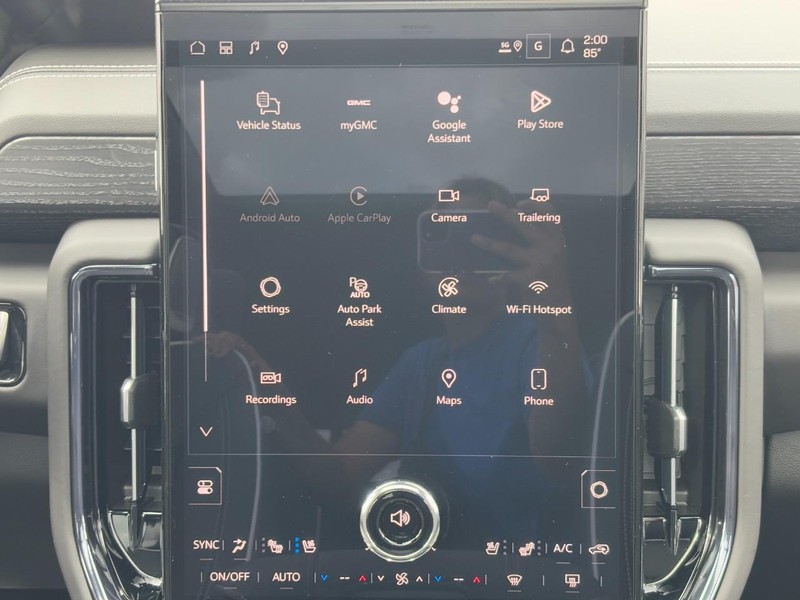 GMC Yukon Vehicle Image 11