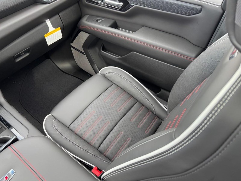 GMC Yukon Vehicle Image 12