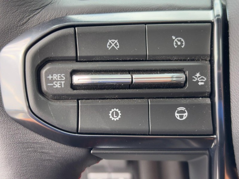 GMC Yukon Vehicle Image 14