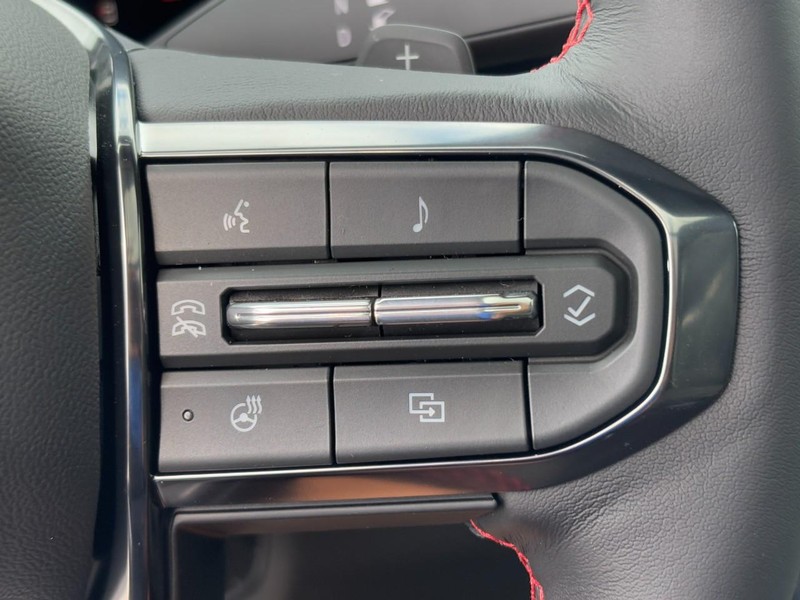 GMC Yukon Vehicle Image 15